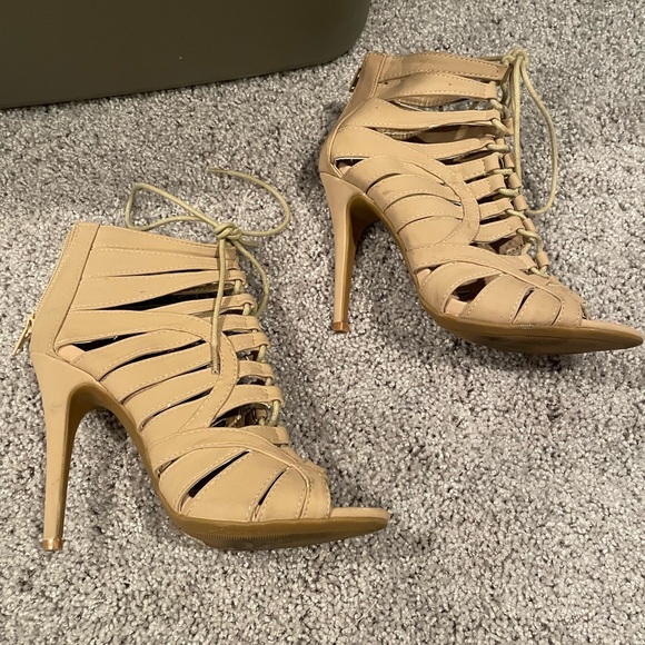 Anne Michell nude color heels size 7 - Picture 3 of 3